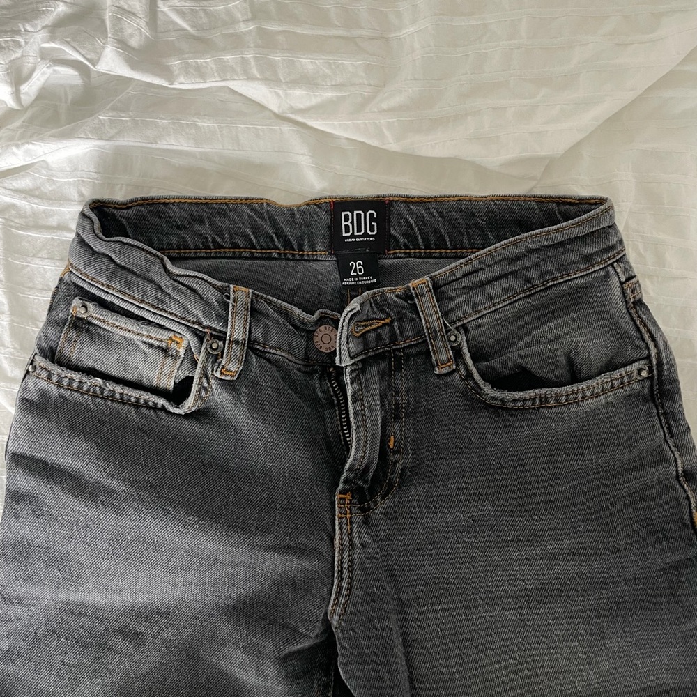 BDG MID RISE GRAY BOOTCUT JEANS